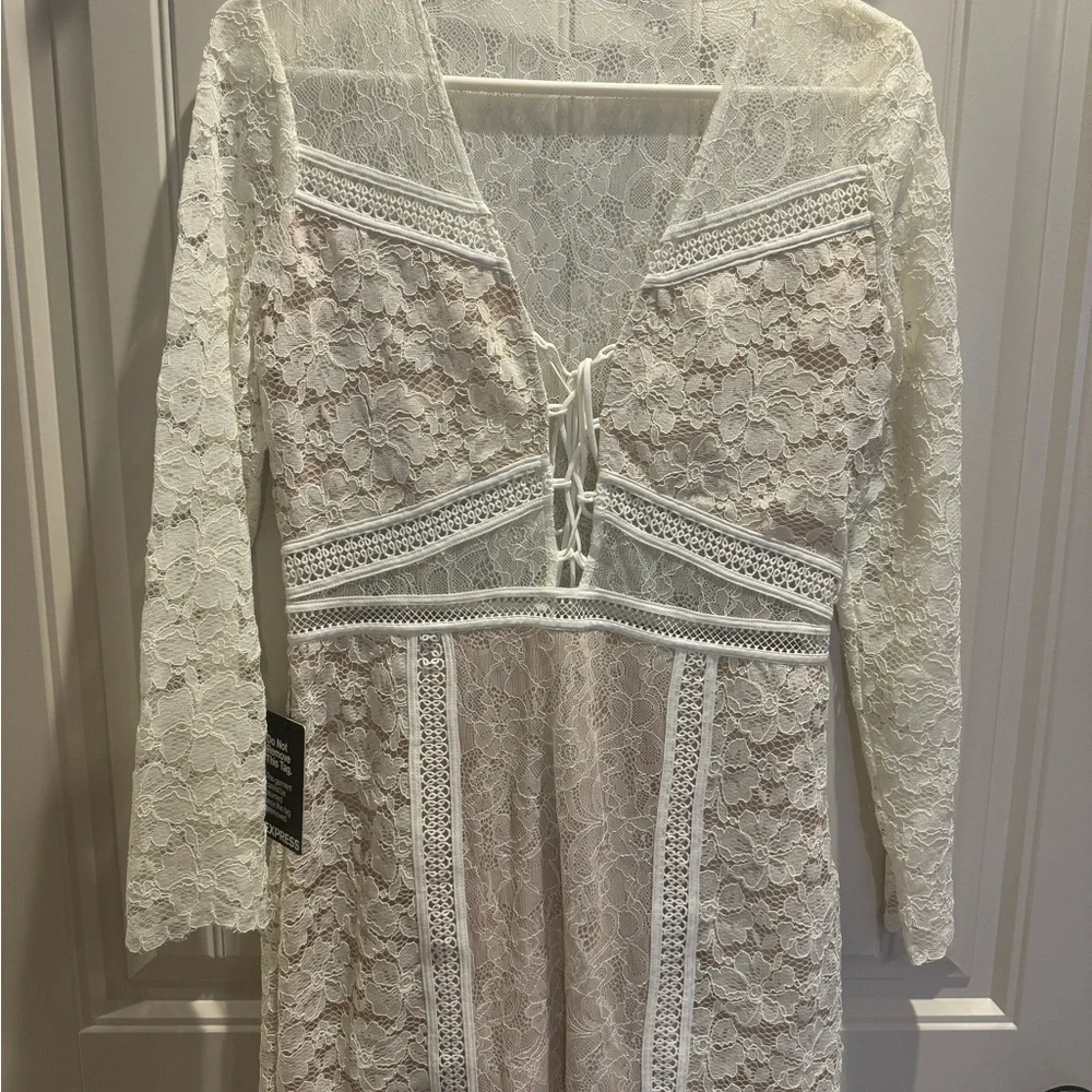 Elegant White Lace Dress - Picture 1 of 3